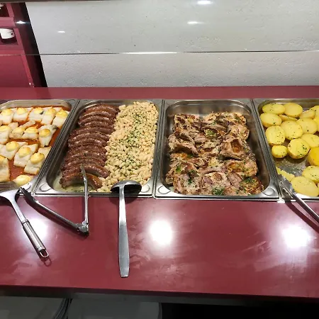 Guineu Отель 3*